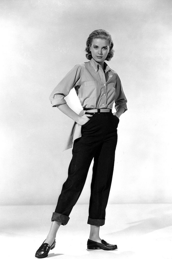 Actrice et princesse, tenue de film, pantalon noir et chemise manche longue, femme année 50, tenue année 50