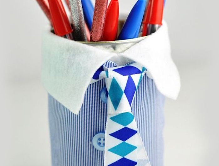 idee cadeau fete des peres pots à crayon habillés de costume en tissu avec boutons et cravate diy fete des peres maternelle