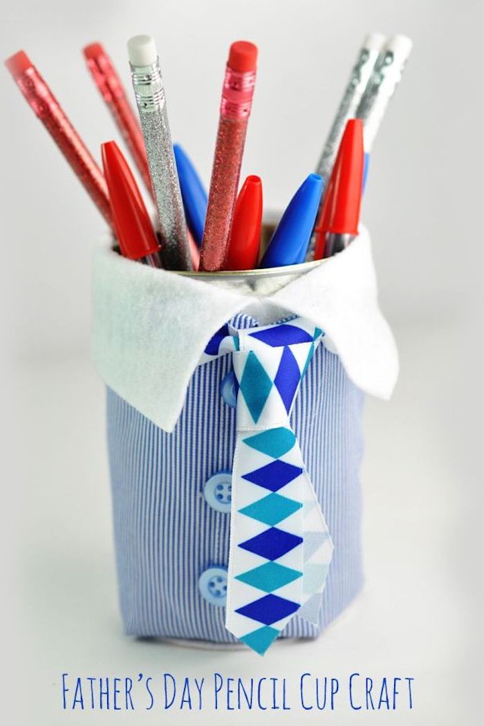 idee cadeau fete des peres pots à crayon habillés de costume en tissu avec boutons et cravate diy fete des peres maternelle