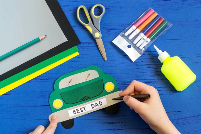 comment faire une carte originale pour la fête de papa, cadeau fête des pères maternelle facile avec papier coloré