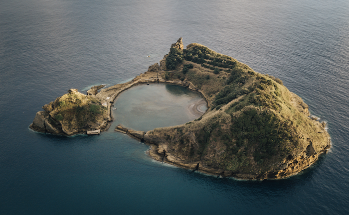 Endroit paradisiaque, fond d’écran islande paysage, photographie moderne, ronde ilot au milieu d'océan