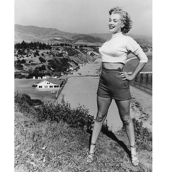 Marilyn Monroe photo à la plage Malibu avant les maisons et tout, magnifique photo d'une vrai vedette en pantalon court et top polo court