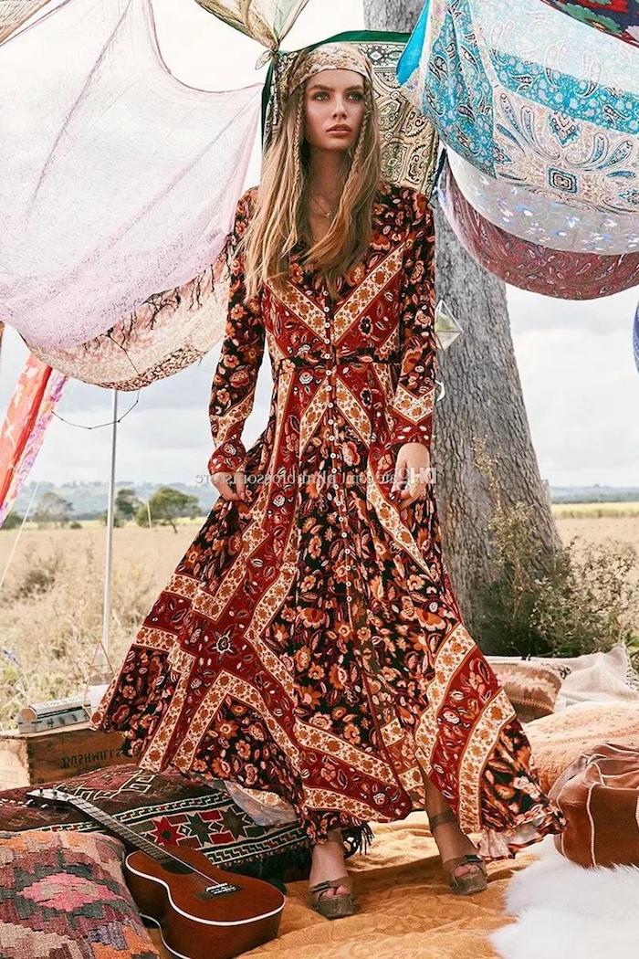 Coiffure bohème avec deux petits tresses, hippie design robe et intérieur, robe longue ete, robe de plage bohème chic, robe ethnique tipi photo