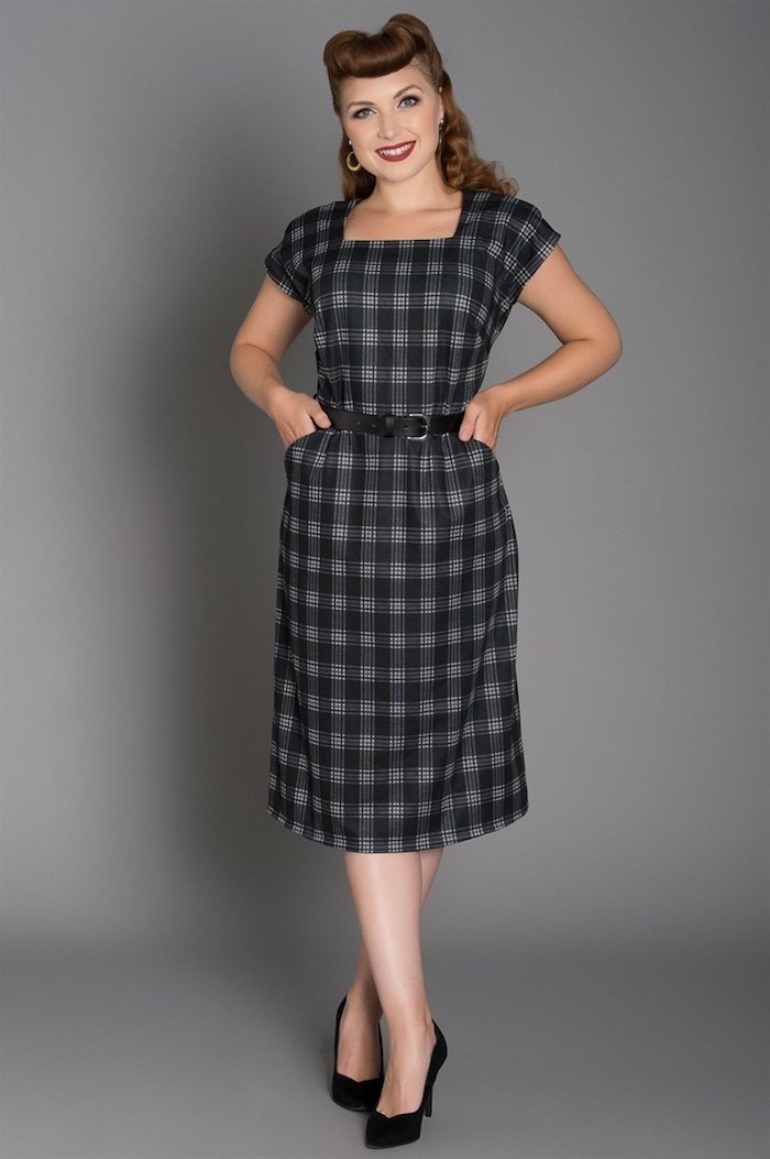 Jupe moulante carrée, coiffure typique des années 50, style année 50, robe vintage année 50, beaux vêtements à l'ancien