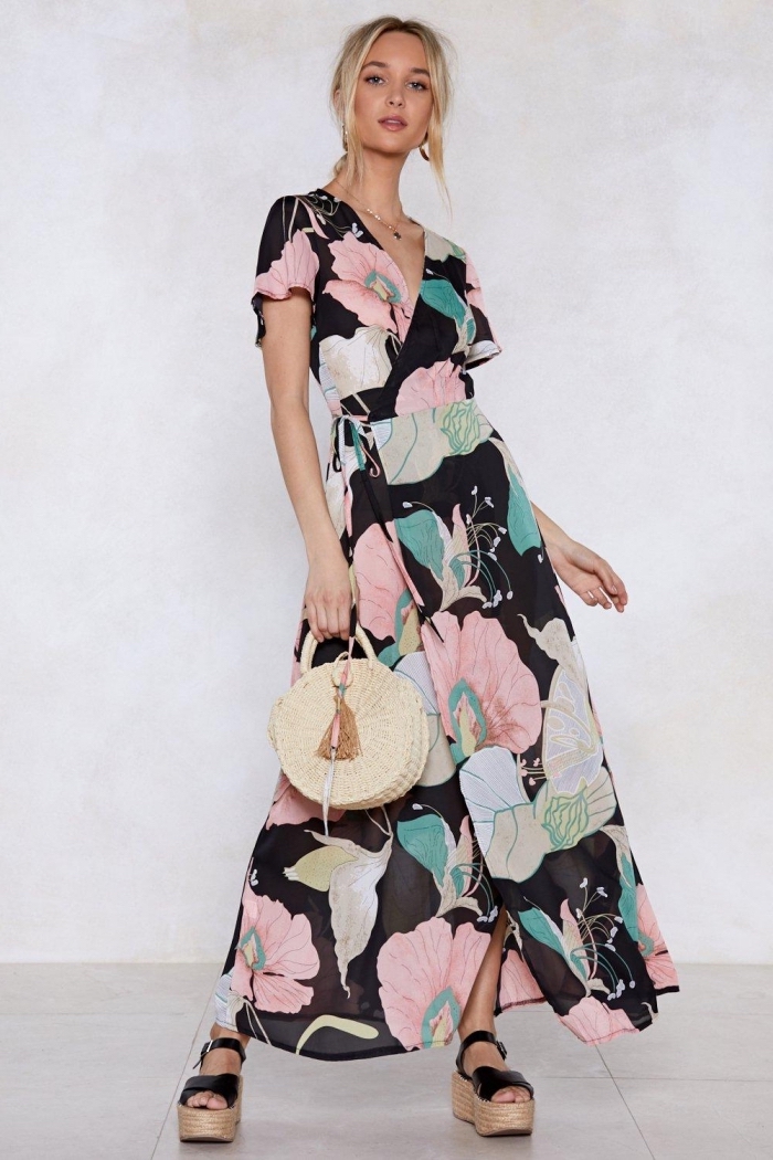motifs floraux vêtements tendance été 2019, idée robe d'été femme avec manches courtes et décolleté en v