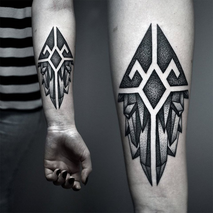 signification tatouage aux formes géométriques, triangles et autres figures, tatoo symbolique