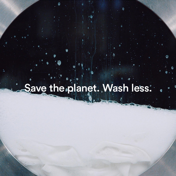 Machine à laver, photo stylisé, citation ne pas laver pour sauver la terre, idée écologique minimaliste
