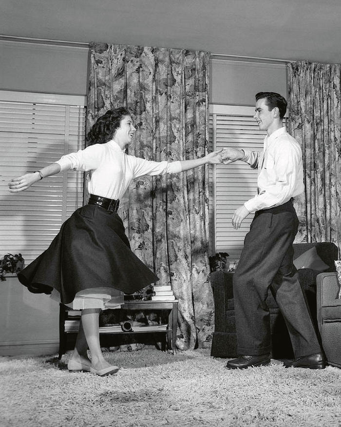 Les adolescentes et comment ils se comportaient, danser a la mode des annees 50, robe magnifique 