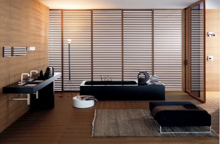 comment aménager une salle de bain zen aux murs et plancher à imitation bois avec équipement et meubles en noir