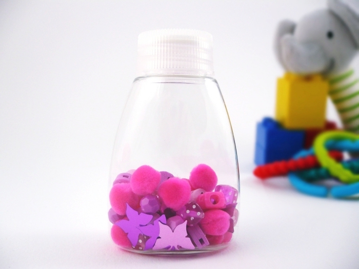 modèle de petit contenant en plastique personnalisé, activité manuelle dans une ambiance montessori, diy jouet bébé
