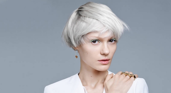 idée couleur cheveux blond polaire pour peau pâle et yeux marron, quelle coupe cheveux courts tendance 2019