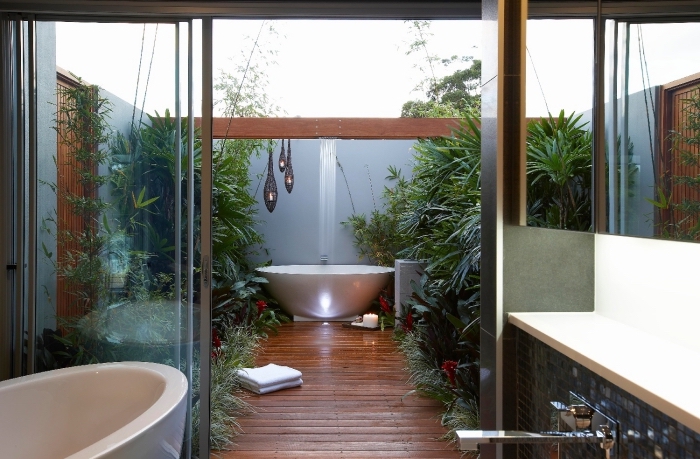 modèle de salle de bain dans le jardin, quelles plantes exotiques pour une décoration de jardin avec salle d'eau zen