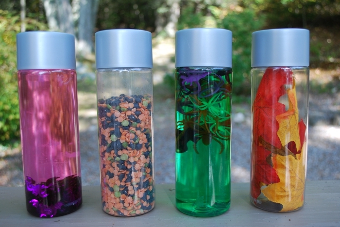 fabrication de jouet pour petits à la maison, idée méthode pédagogique créatif, comment réutiliser une bouteille en verre