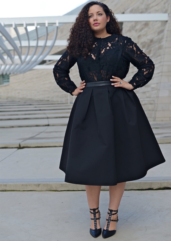 modele de robe grande taille chic avec top à manches longues en dentelle et jupe évasée noire