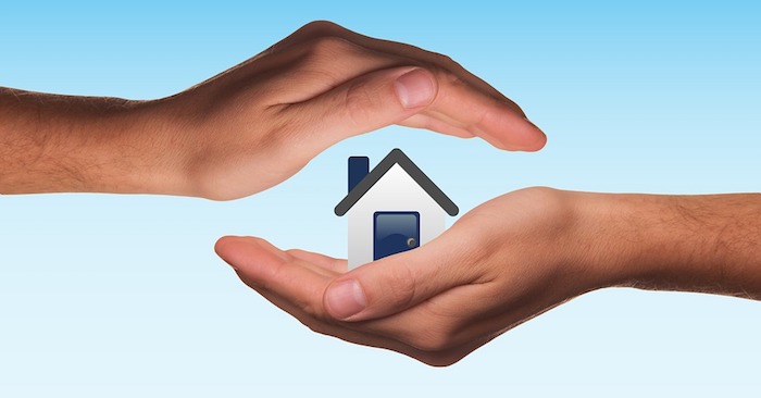 Assurance dommage ouvrage, mains maison protection, image assurance de la propriété