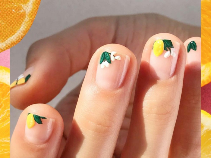 modele nail art floral, deco ongle ete avec motifs végétaux, déco ongles courts