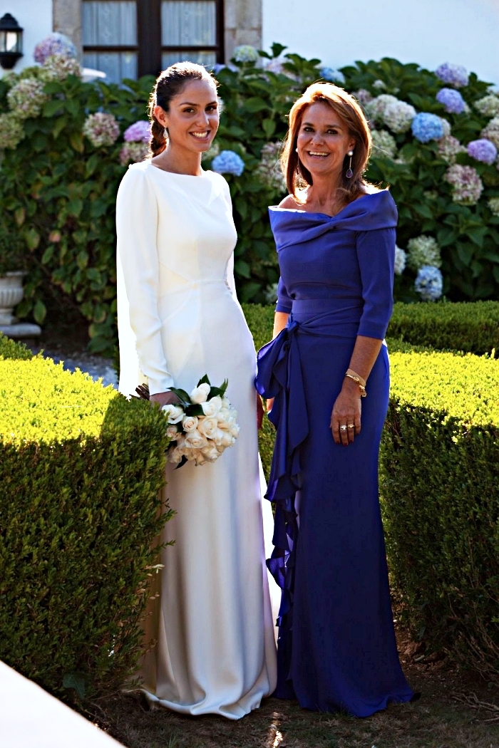 robe de soirée pour mariage formel, robe mère de la mariée couleur bleu roi avec taille ajustée et encolure bardot et ourlet asymétrique