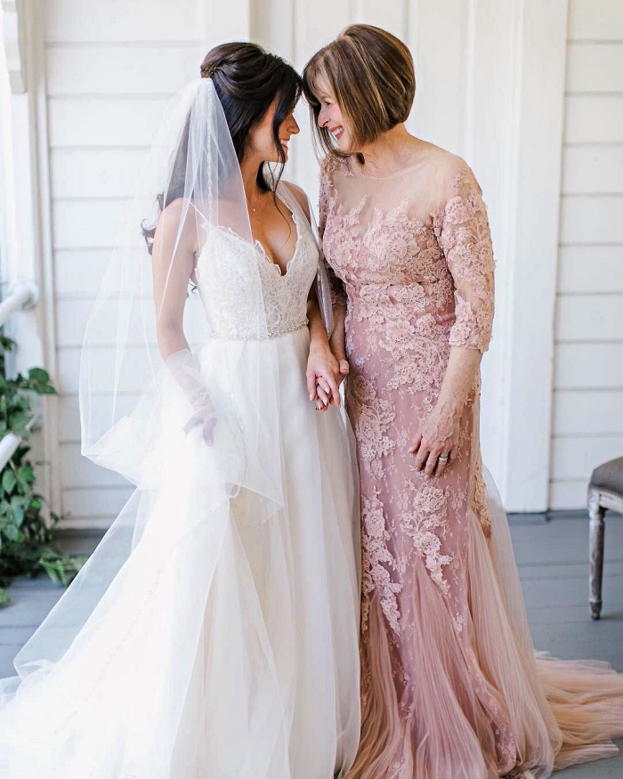 quelle robe choisir quand on est la mère de la mariée, robe de soirée pour mariage en dentelle et tulle rose