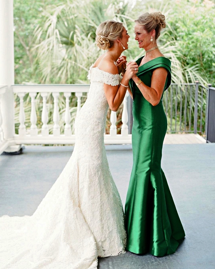 modèle de robe habillée pour la mère de la mariée, robe mere de la mariee haute couture à coupe sirène vert satiné