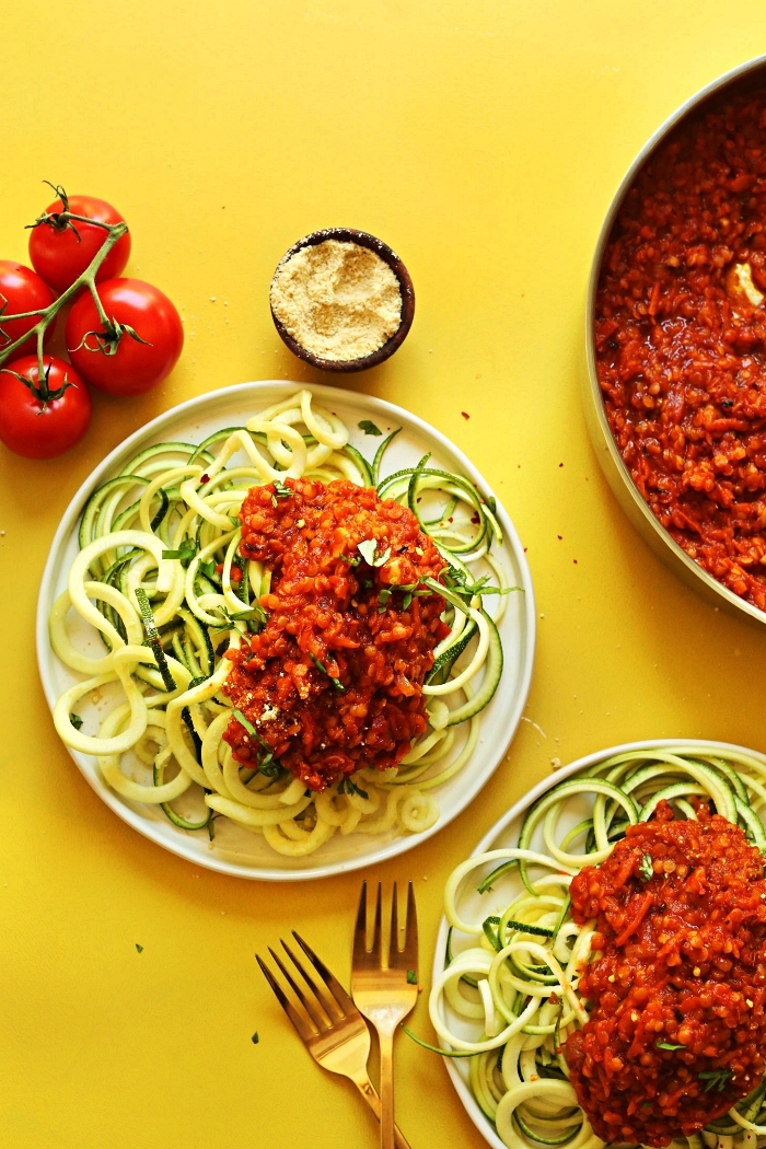 recette de spaghetti de courgette à la sauce bolognaise aux lentilles, recette avec courgette pour faire des pâtes faibles en glucides