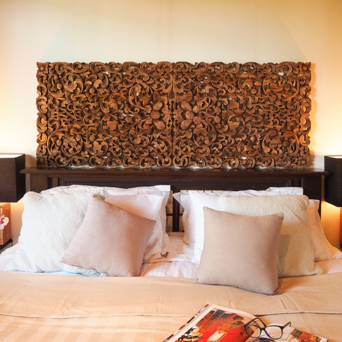 design intérieur tendance motifs ethniques, idée tete de lit bois flotté ou artisanale pour une chambre de style orientale