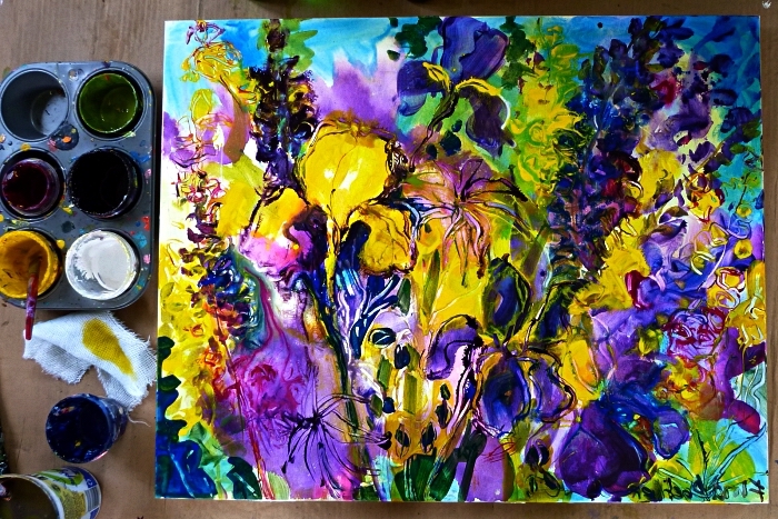 apprendre a peindre des des fleurs abstraites à l'aquarelle, peinture sur toile abstraite, toile multiocolore 