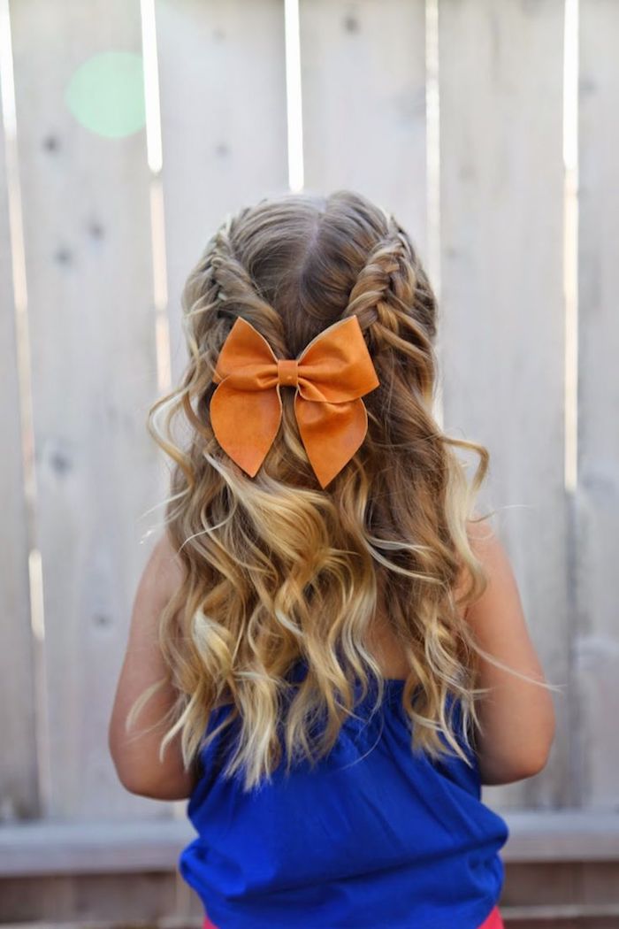 Cool idée coiffure originale pour enfant, grande ruban orange, tresse indienne, coiffure pour fillette, comment faire une coiffure