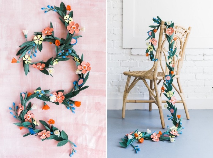 activité manuelle facile en papier, décoration salon aux murs blanches avec guirlande DIY en fleurs en papier