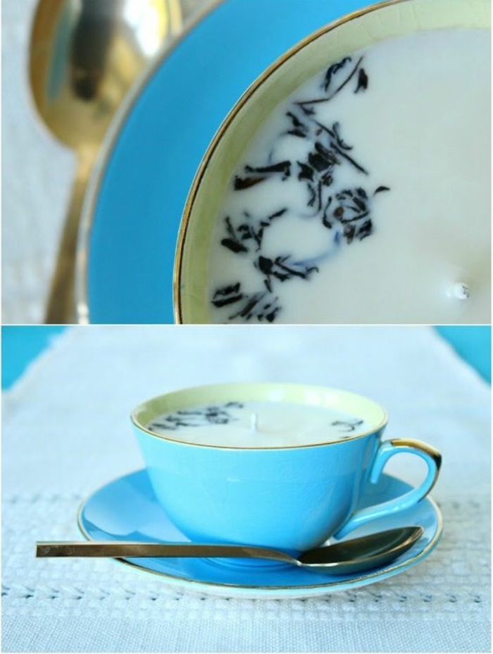 quel récipient résistant pour fabriquer ses bougies, bougie décorée avec brins dans une tasse thé en bleu et or