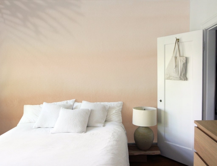 comment aménager une chambre à coucher scandinave en couleurs neutres, couleur porte intérieure avec mur blanc
