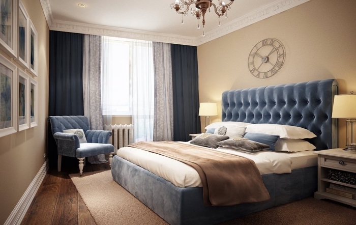 chambre à coucher moderne avec lit kingsize, idée association couleur beige avec accents en nuances de bleu