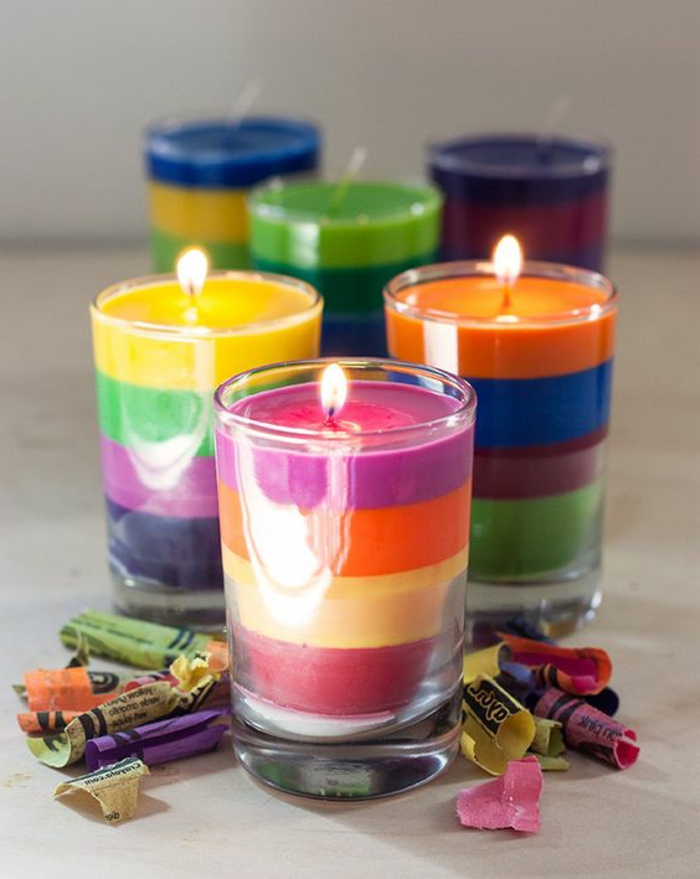 modèles de bougies colorées dans verre, idée fabrication de bougie facile et rapide avec pastel, bougie à faire soi même