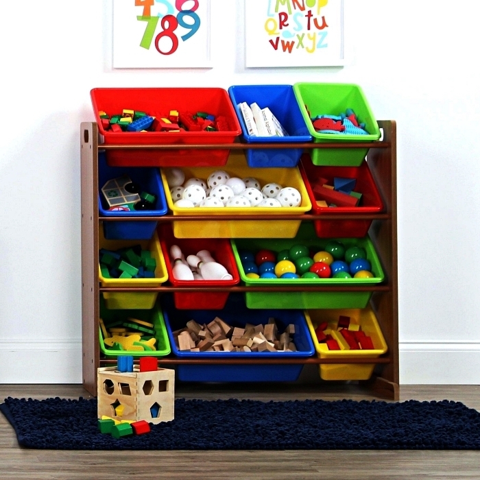 étagère de rangement pour jouets avec bacs de rangement colorés en plastique, astuce rangement pour organiser les jouets dans la chambre d'enfant
