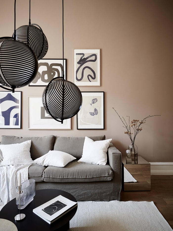 design intérieur moderne dans un salon en couleurs neutres, idée peinture beige dans un salon avec meubles en gris et bois