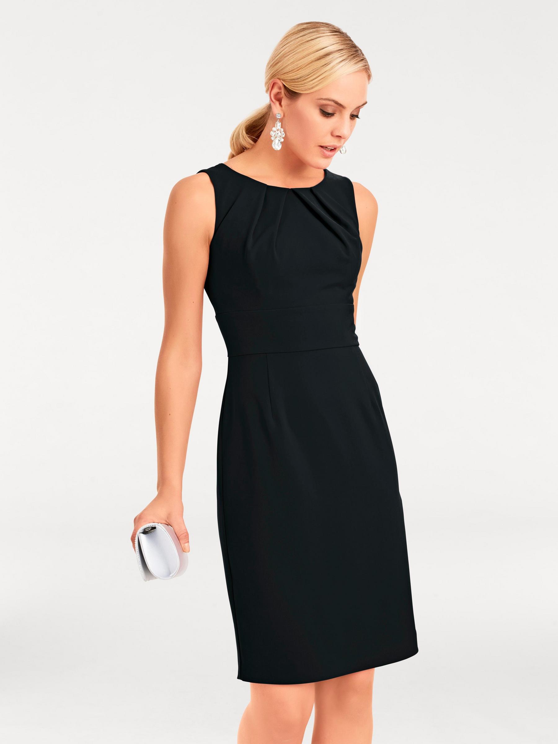 Photo modèle de petite robe noire, la pièce indispensable et multifonctions de la garde robe féminine