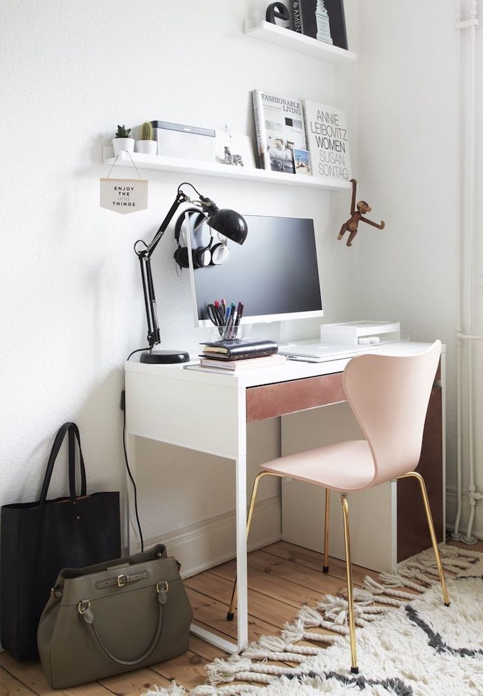 Blanc bureau fait maison, décoration bureau professionnel chaise rose avec pieds dorés 