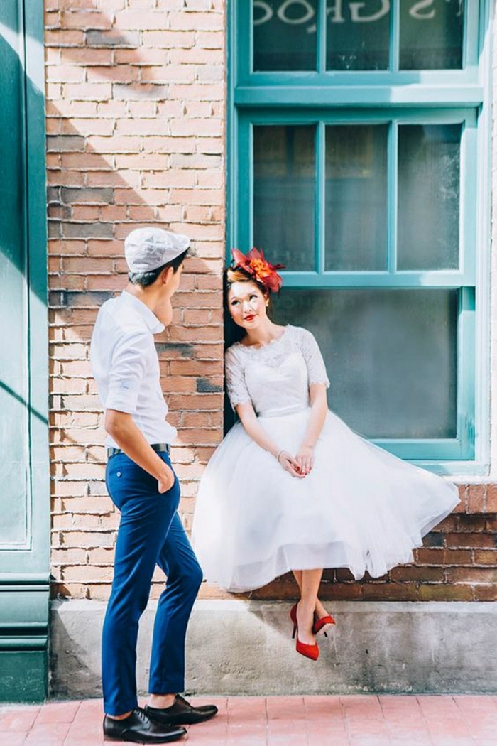 Couple mariée belles tenues rétro, deguisement guinguette, vetement annee 50 femme, fleurs dans les cheveux 