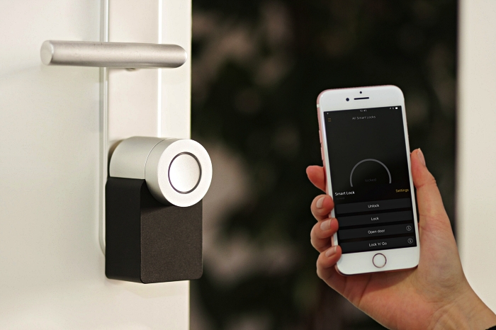 alarme connectée maison permettant un contrôle à distance via smartphone, domotique de sécurité