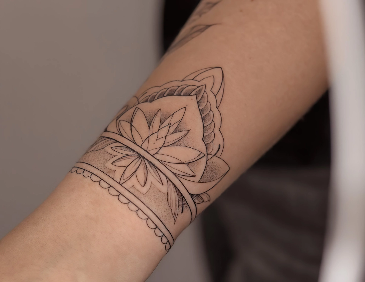 avant bras dessin peau bracelet tatouage fleur de lotus mandala