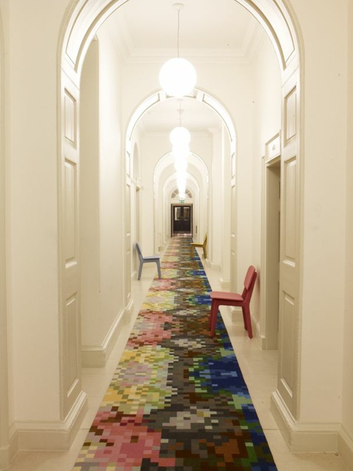 Tapis coloré longue et étroite, comment rendre plus clair un couloir en l et étroit