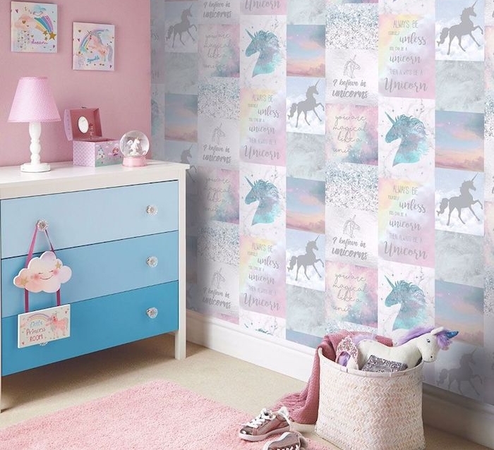 Tapisserie licorne dans décoration chambre enfant fille pour rêver 