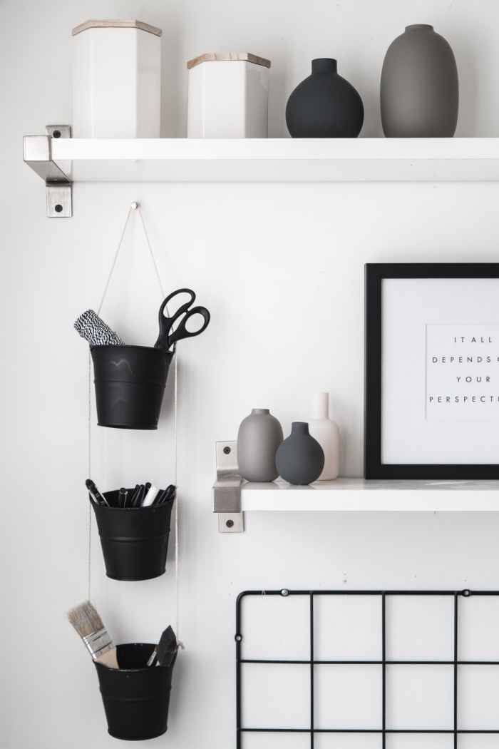 exemple comment décorer son bureau à domicile de style minimaliste, modèle rangement mural avec pots et corde