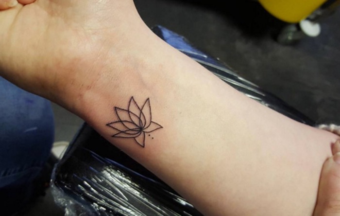 Géométrique tatouage stylisée symbole lotus tatouage, fleur de lotus tatouage, idée inspiratrice