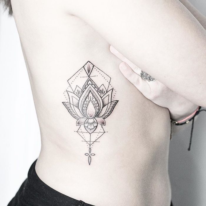 Géométrique tatouage fleur plante aquatique, idée de tatouage fleur de lotus, magnifique tatouage fleur