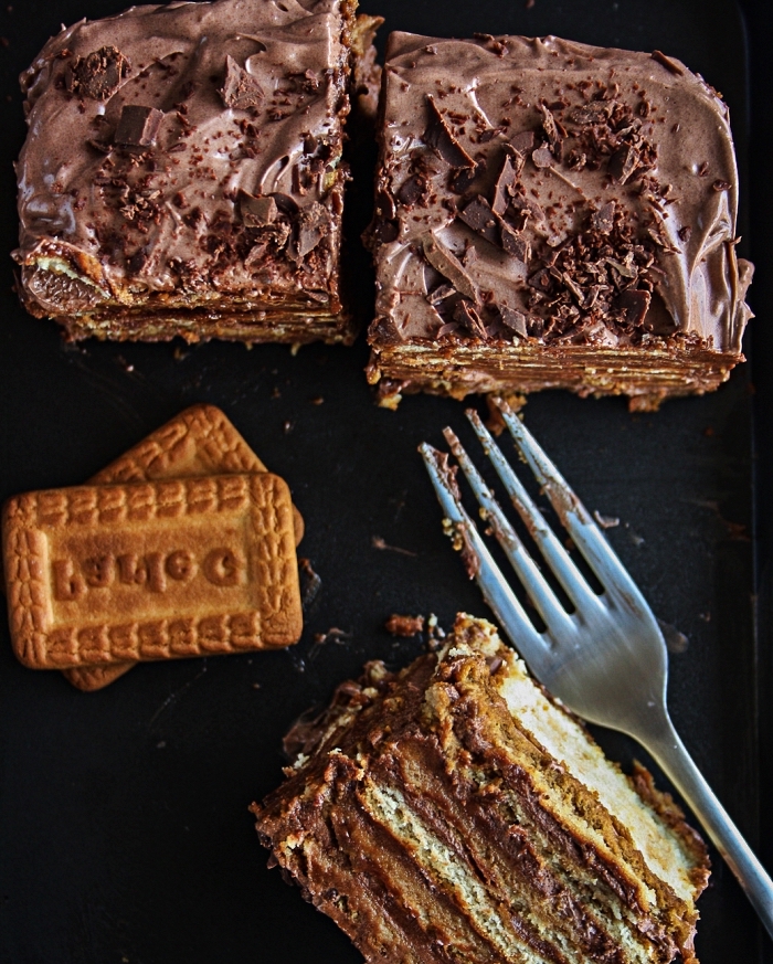 recette facile de gâteau au chocolat à base de biscuits, gateau sans cuisson aux biscuits, à la ganache au chocolat et au café