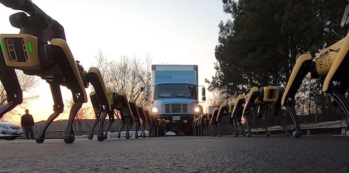 Le robot-chien Spot de Boston Dynamics impressionne par sa capacité de déplacement