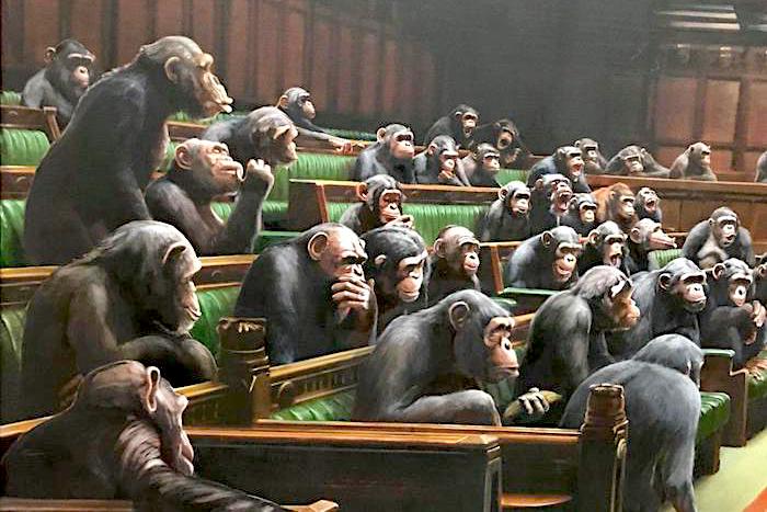 Le grand tableau de Banksy représentant les députés britanniques grimés en chimpanzés sera mis aux enchères le 3 octobre prochain chez Sotheby's