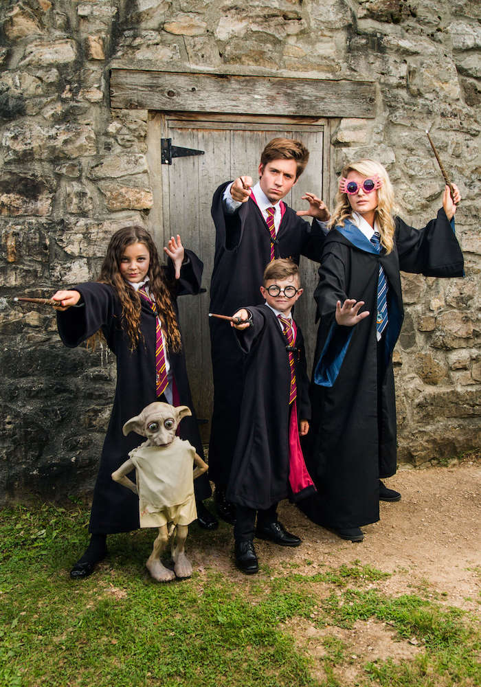 Hermoine et Harry Potter déguisement frère et soeur, idée deguisement halloween fille, déguisements pour toute la famille