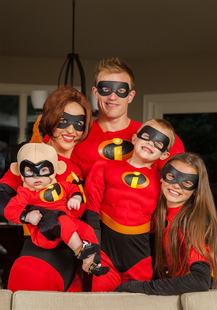 Famille déguisée comme les incroyables, costume rouge deguisement halloween garcon, cool costume pour les plus petits et les plus grands