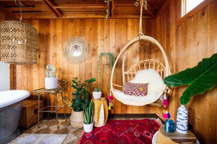 design intérieur style Jungalow, déco salle de bain exotique avec objets de Justina Blakeney miroir soleil Ayo